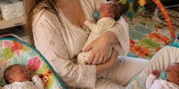 Муж уехал отдыхать, оставив жену одну с новорождёнными тройняшками