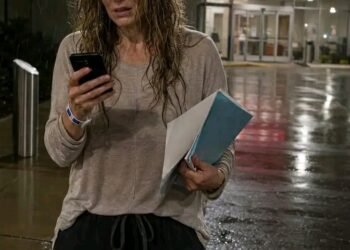 Он уехал на семейный юбилей, оставив жену после выписки из больницы