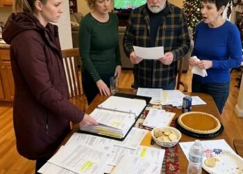 Пятнадцать лет дочь содержала родителей, пока одна фраза не заставила её прекратить переводы