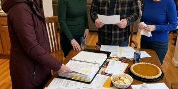 Пятнадцать лет дочь содержала родителей, пока одна фраза не заставила её прекратить переводы