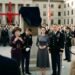 Свекровь выгнала меня с церемонии, но не знала, чьё имя было выгравировано на табличке